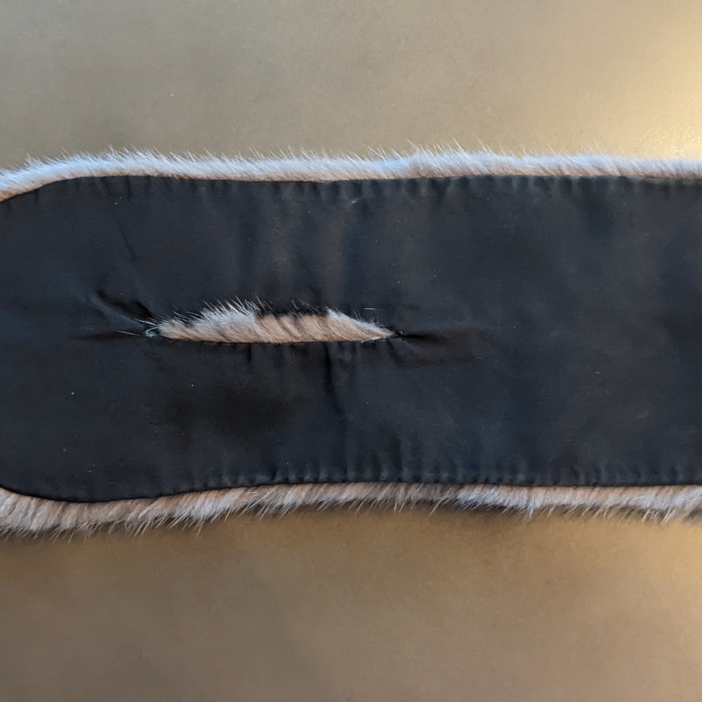 Luis Vuitton mink stole - Picture 4 of 7